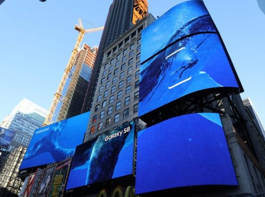 man-hinh-led-quang-cao-to-1